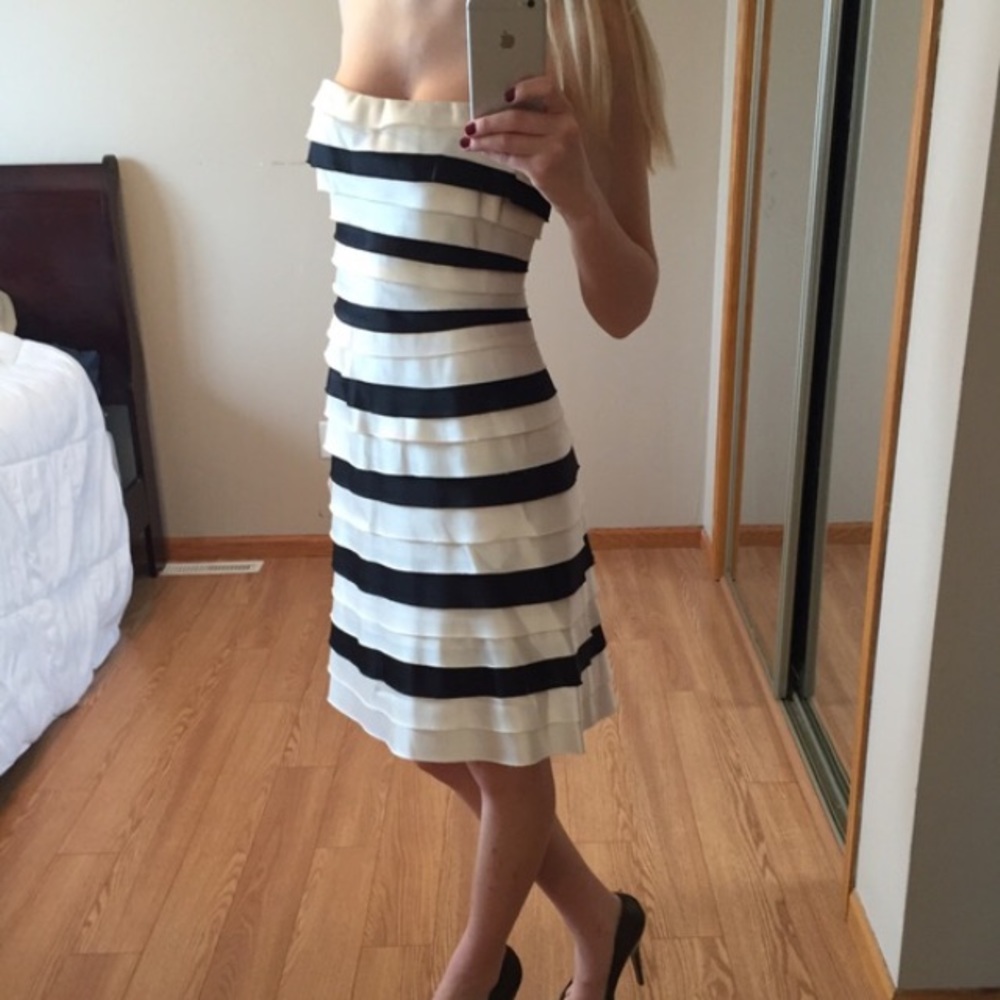 BCBGMaxazria Strapless Tiered Dress elegant Y2K